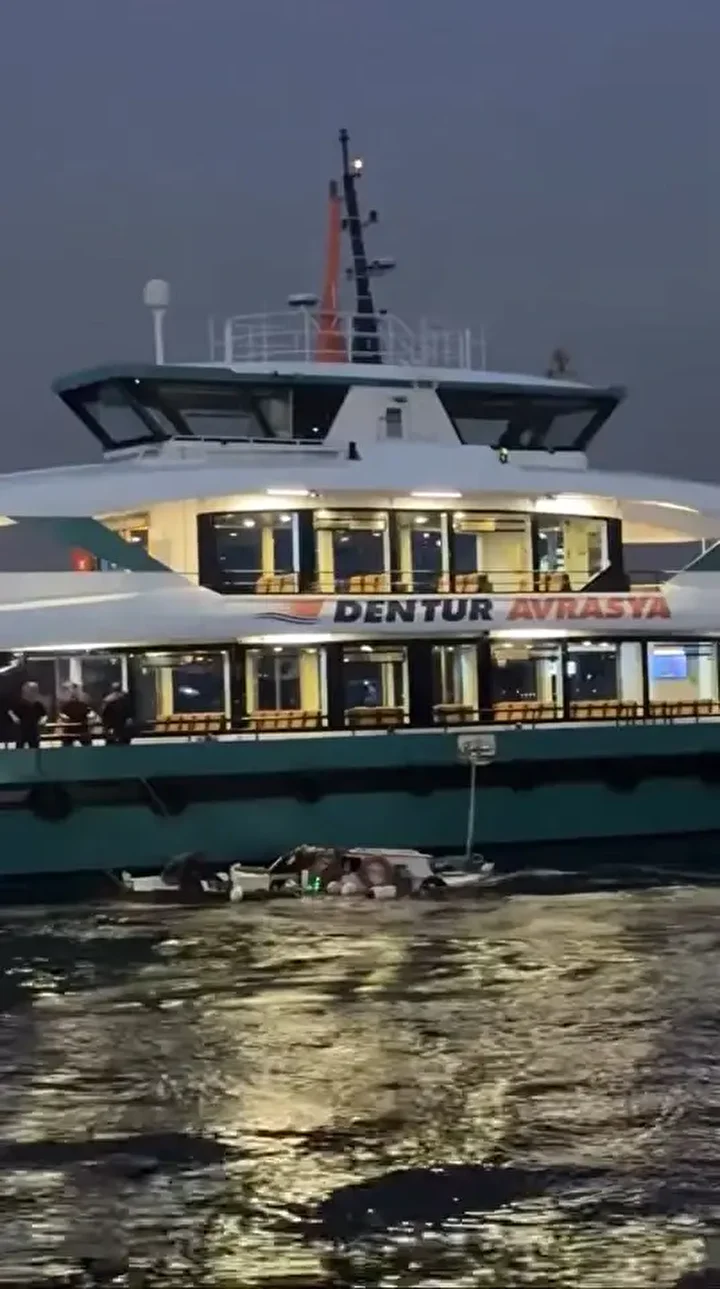 Üsküdar'da yolcu motoru balıkçı teknesine çarptı 1 uskudarda yolcu motoru balikci teknesine carpti 0 7BqZws67