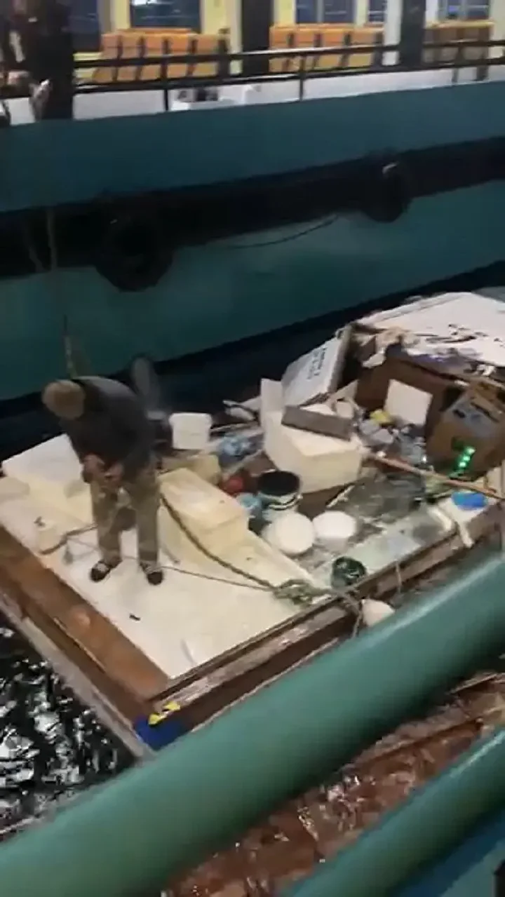 Üsküdar'da yolcu motoru balıkçı teknesine çarptı 2 uskudarda yolcu motoru balikci teknesine carpti 1 NbvZtPlN