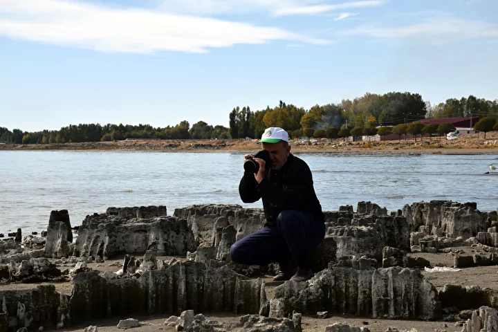 van golunun cekilmesiyle ortaya cikan mikrobiyalitlere fotografci ilgisi 6