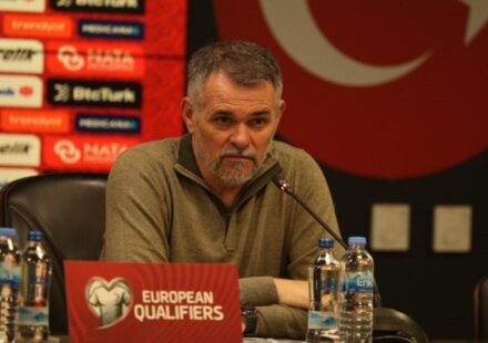Willy Sagnol: Türkiye güçlü bir kadrodur willy sagnol turkiye guclu bir kadrodur Tmmp6sAI.jpg