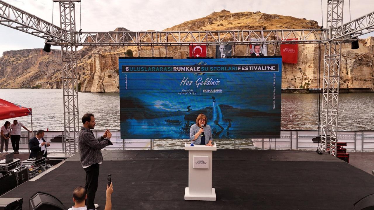 Yaklaşık 1000 atletin katıldığı Rumkale Su Sporları Şenliği nefes kesti 1 yaklasik 1000 atletin katildigi rumkale su sporlari senligi nefes kesti 0 ieNB9jVB