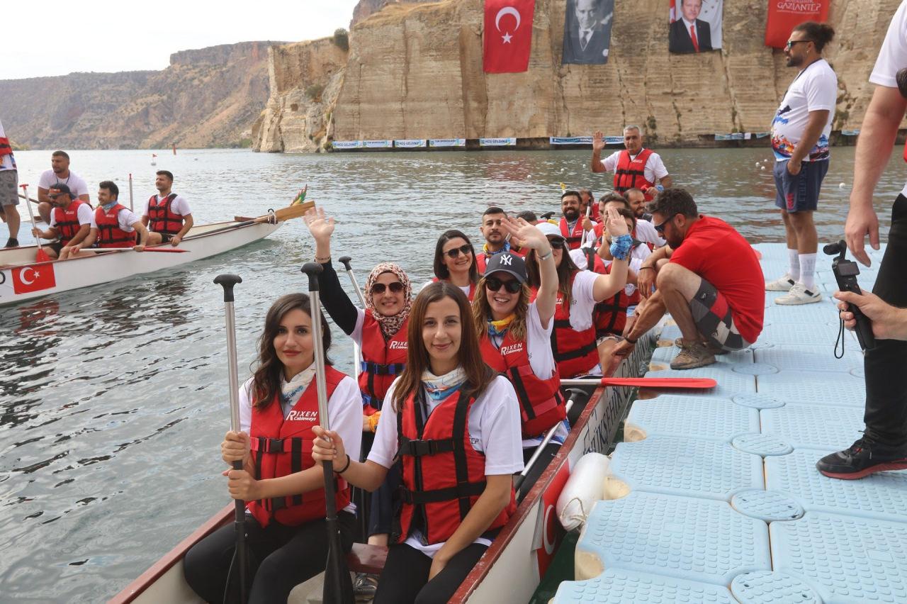 Yaklaşık 1000 atletin katıldığı Rumkale Su Sporları Şenliği nefes kesti 4 yaklasik 1000 atletin katildigi rumkale su sporlari senligi nefes kesti 3 jfTVb8YI