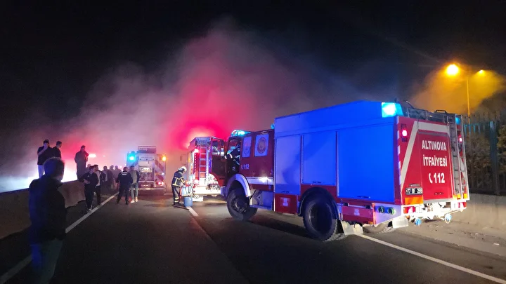 Yalova'da konserve yüklü tır alev alev yandı 4 yalovada konserve yuklu tir alev alev yandi 3 MqGCXwK6