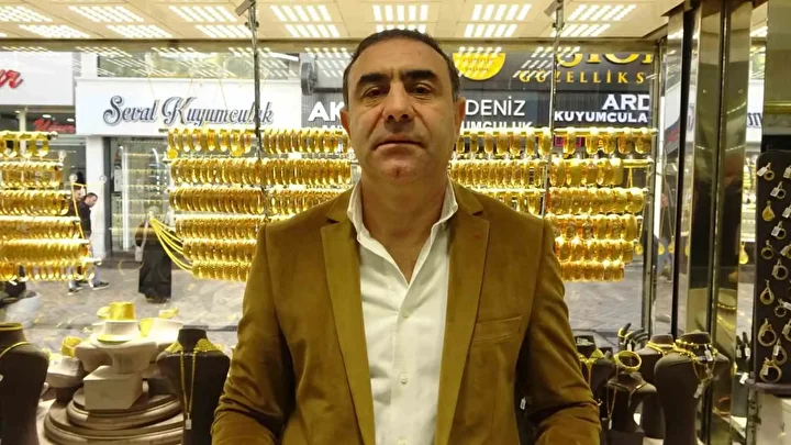 yatirimci dovizi birakti altina kostu 30 yildir bu kadar sert bir yukselis gormedik saglam CaytWtBp