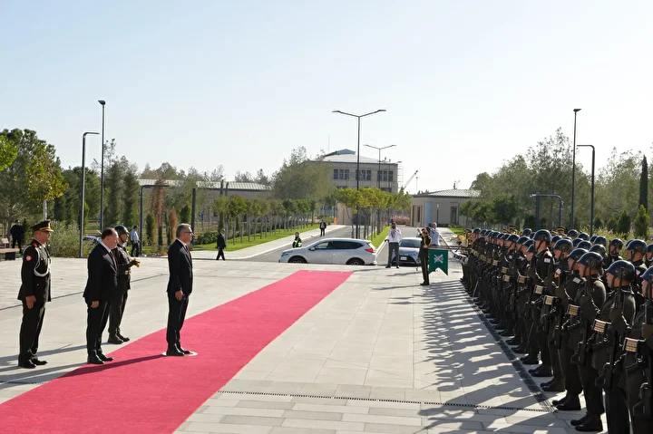 Yeni KKTC Cumhurbaşkanı Tufan Erhürman ant içerek vazifesine başladı 1 yeni kktc cumhurbaskani tufan erhurman ant icerek vazifesine basladi 0 ihEkBGEp