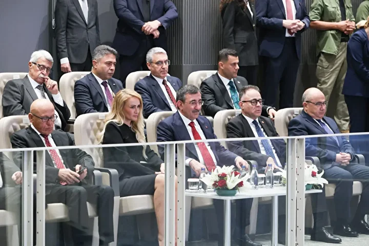 Yeni KKTC Cumhurbaşkanı Tufan Erhürman ant içerek vazifesine başladı 5 yeni kktc cumhurbaskani tufan erhurman ant icerek vazifesine basladi 4 QR1Eq9Hs