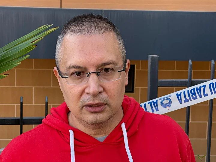 Yerdeki kayma nedeniyle tahliye edilen binada oturan aileler mağdur oldu: Ferdî eşyalarını almak istiyorlar 2 yerdeki kayma nedeniyle tahliye edilen binada oturan aileler magdur oldu ferd esyalarini almak istiyorlar MpKvJnsE