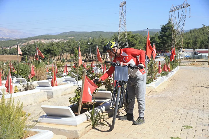zelzele farkindaligi ve sarsinti sehitleri icin izmirden kahramanmarasa pedal cevirdi 1