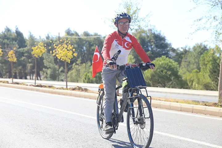 zelzele farkindaligi ve sarsinti sehitleri icin izmirden kahramanmarasa pedal cevirdi 3 IQccja3t